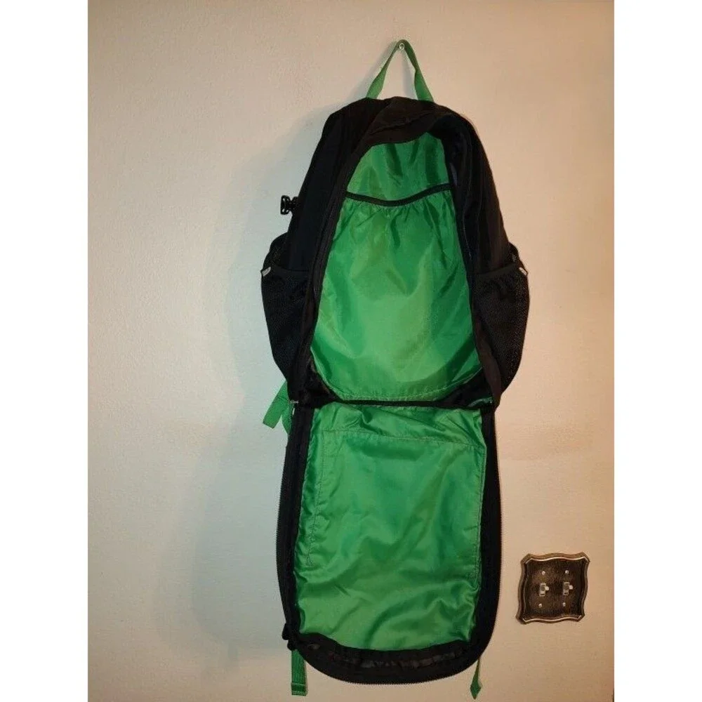 Adults The North Face Wasatch Hiking Climbing Black & Green Backpack